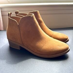 Time and Tru Brown Suede Booties Sz 9